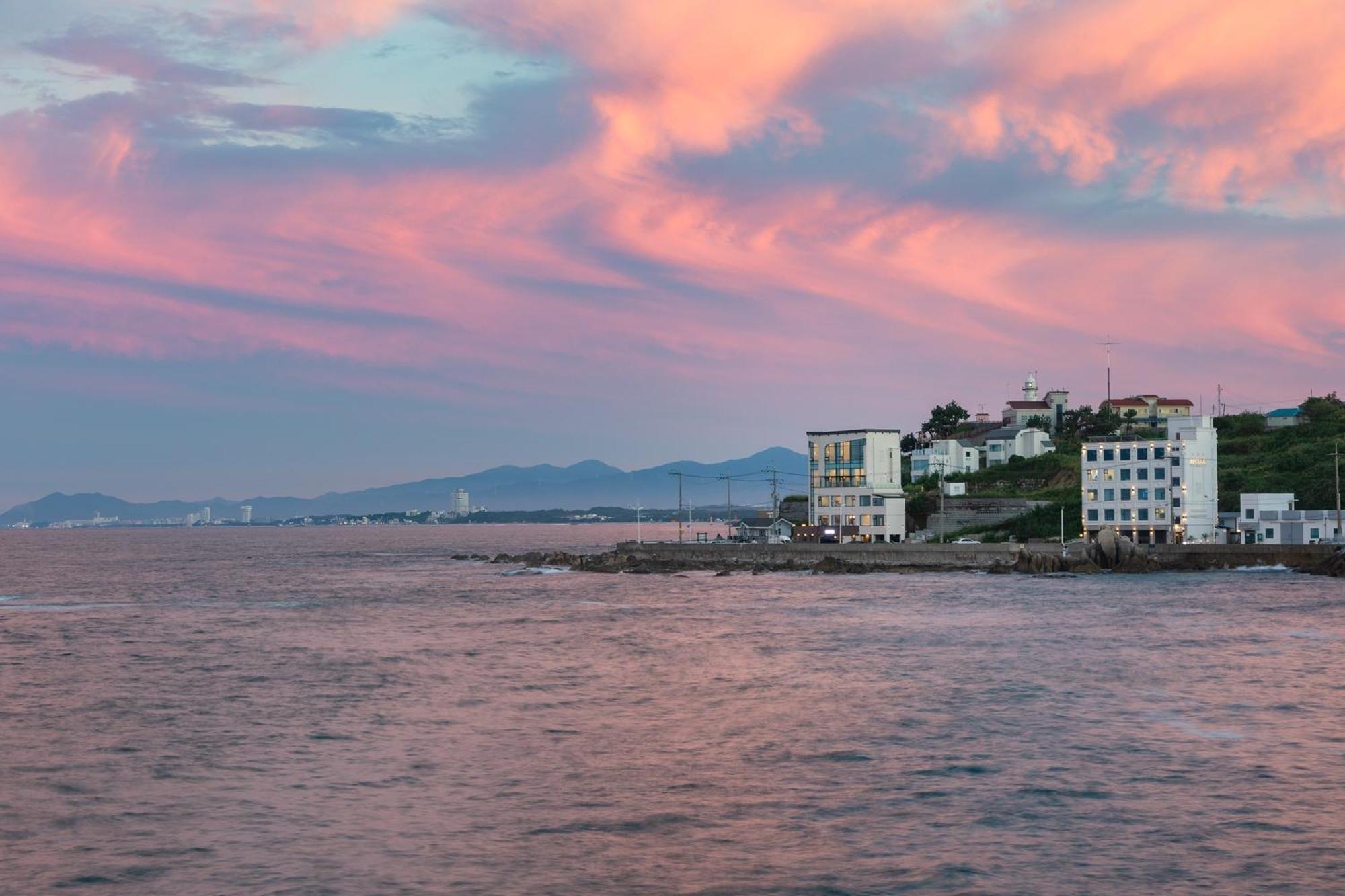 Gangneung Hue Pension Ocean View, Spa, Couple 外观 照片